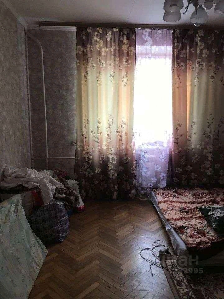 Продается комната с прекрасным видом из окна.