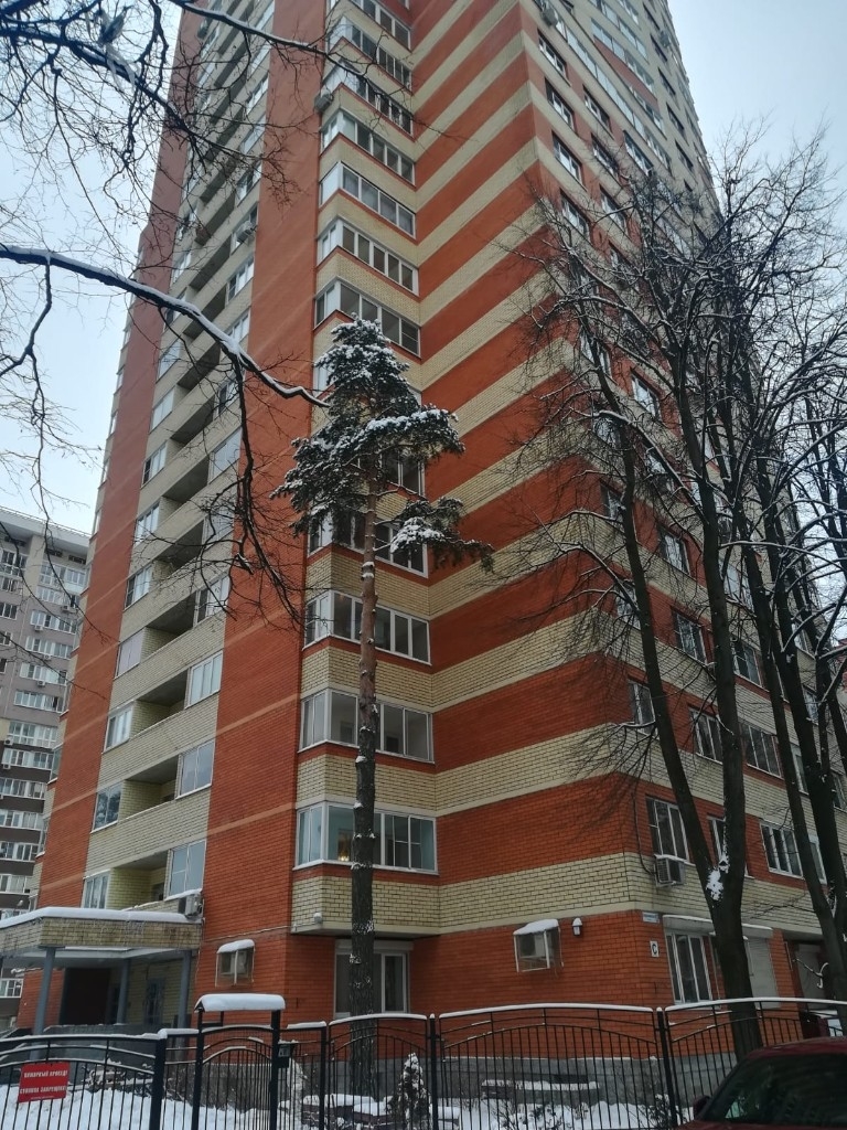 Продается 3-комнатная квартира для платежеспособных жильцов.