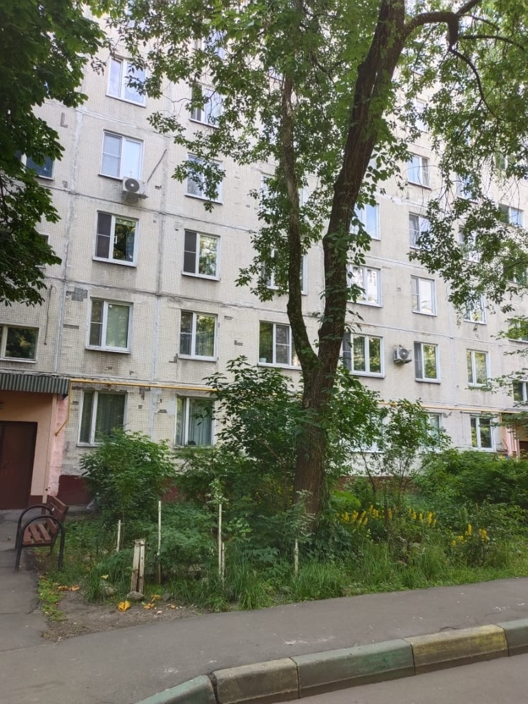 Продам трешку в хорошем районе.