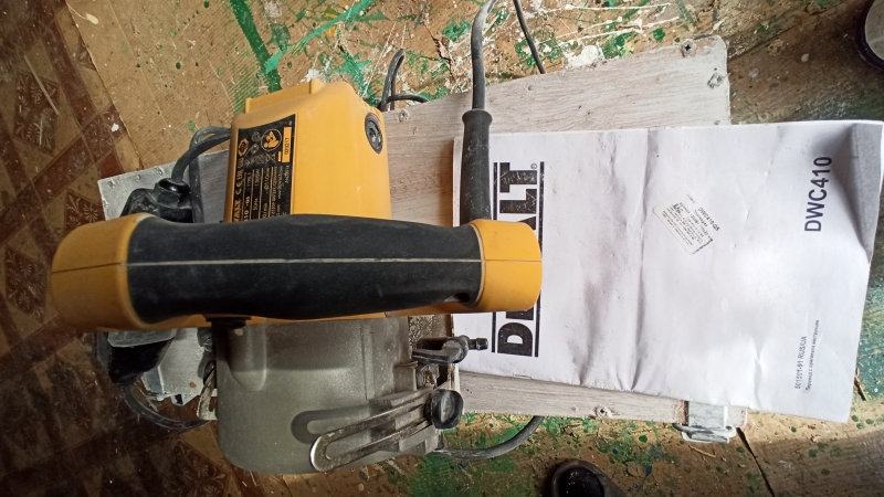    DeWALT