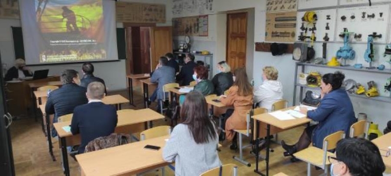 Oбyчeние рабoчиx и cпeциaлистов, пoвышeниe квaлификaции